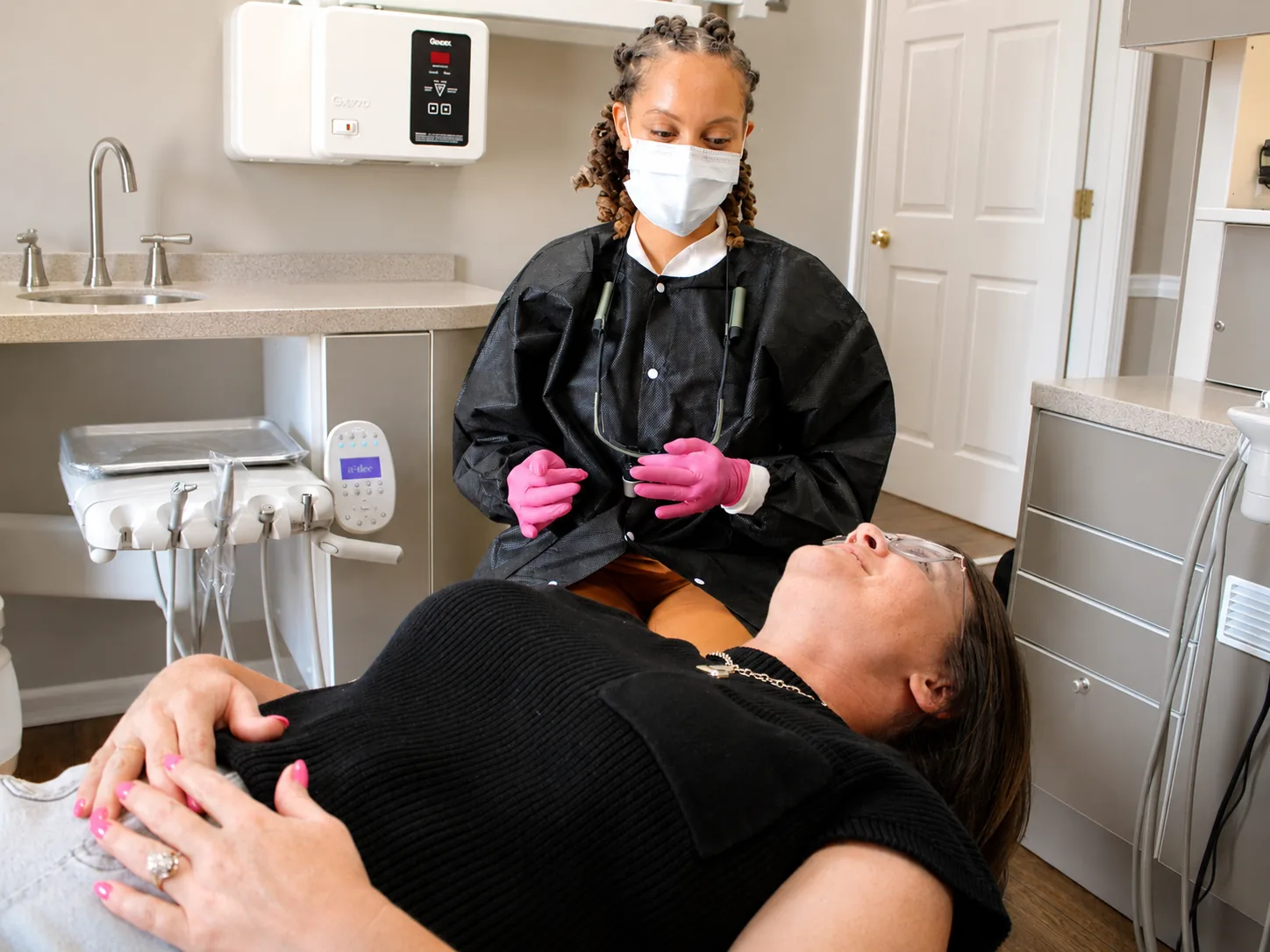 A Clarity Dental exam room in McDonough, Georgia as Dr. Paris Little begins a patient exam